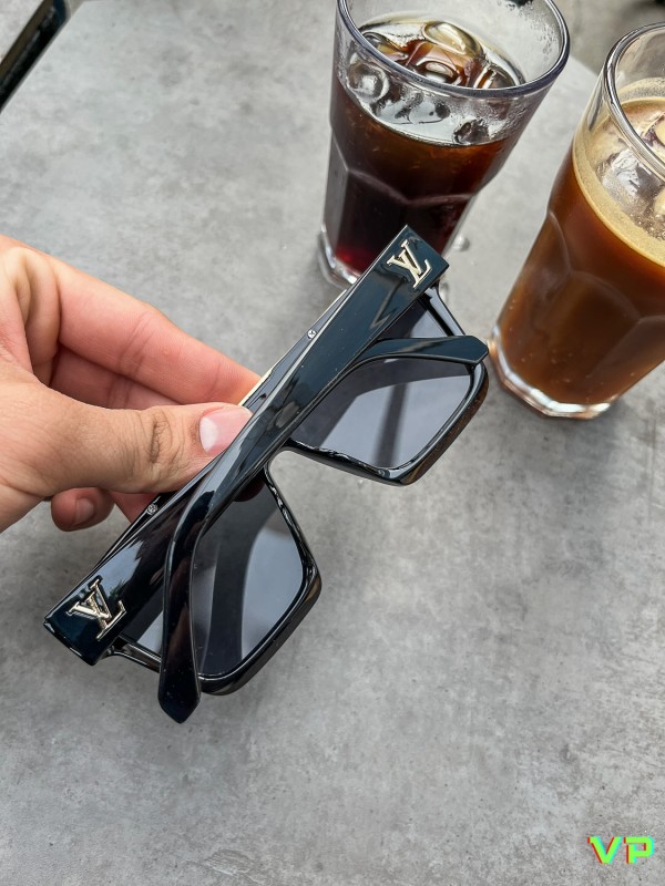 Louis Vuitton 1.1 Evidence Square Sunglasses
