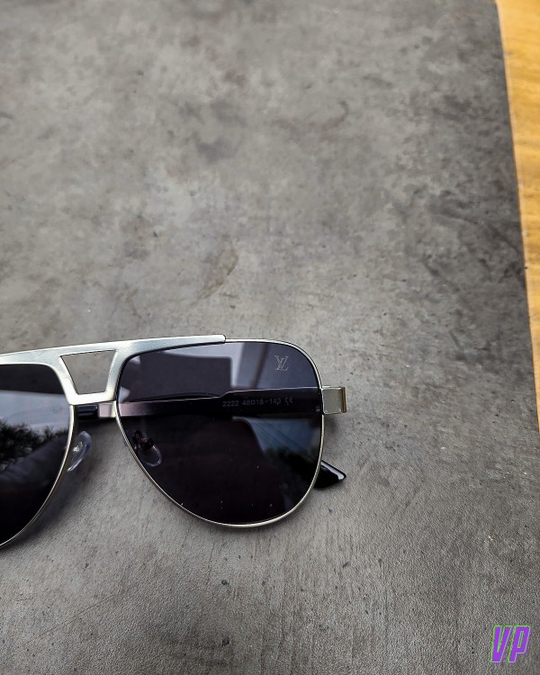 Louis Vuitton 1.1 Evidence Metal Pilot Sunglasses Black Metal. Size E